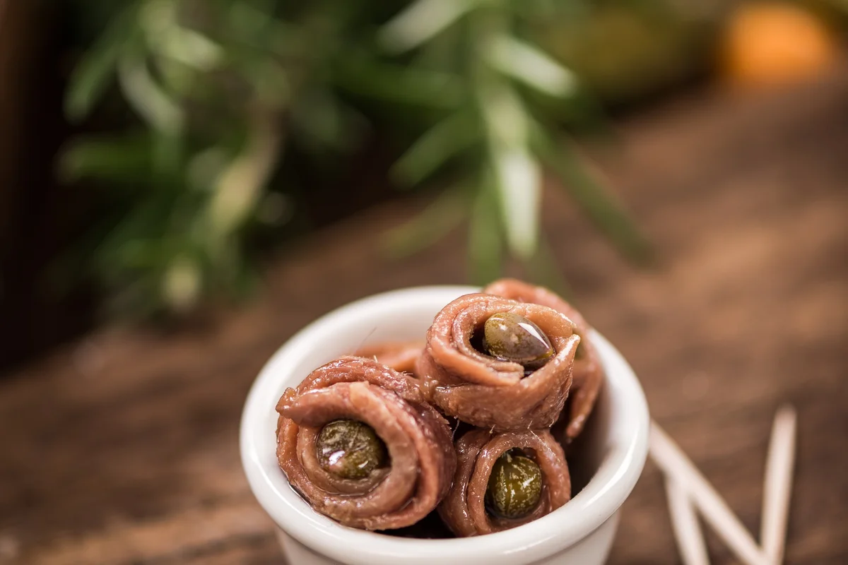 Pepinillos Envueltos en Tocino Rellenos de Eneldo