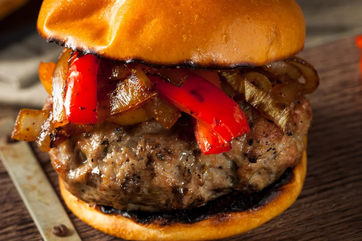 Hamburguesas de Tocino Rellenas de Pepper Jack