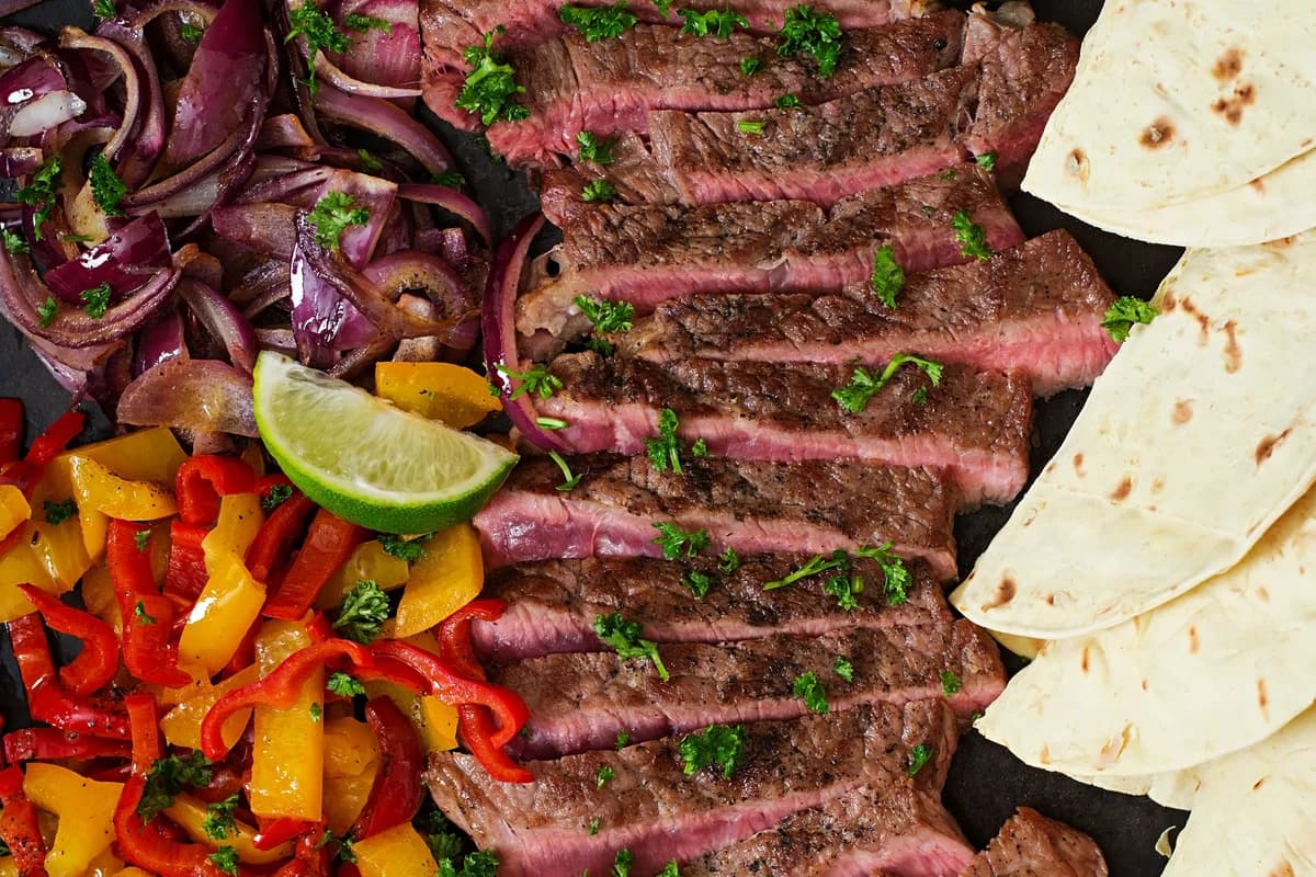 Fajitas de steak de flanc grillé