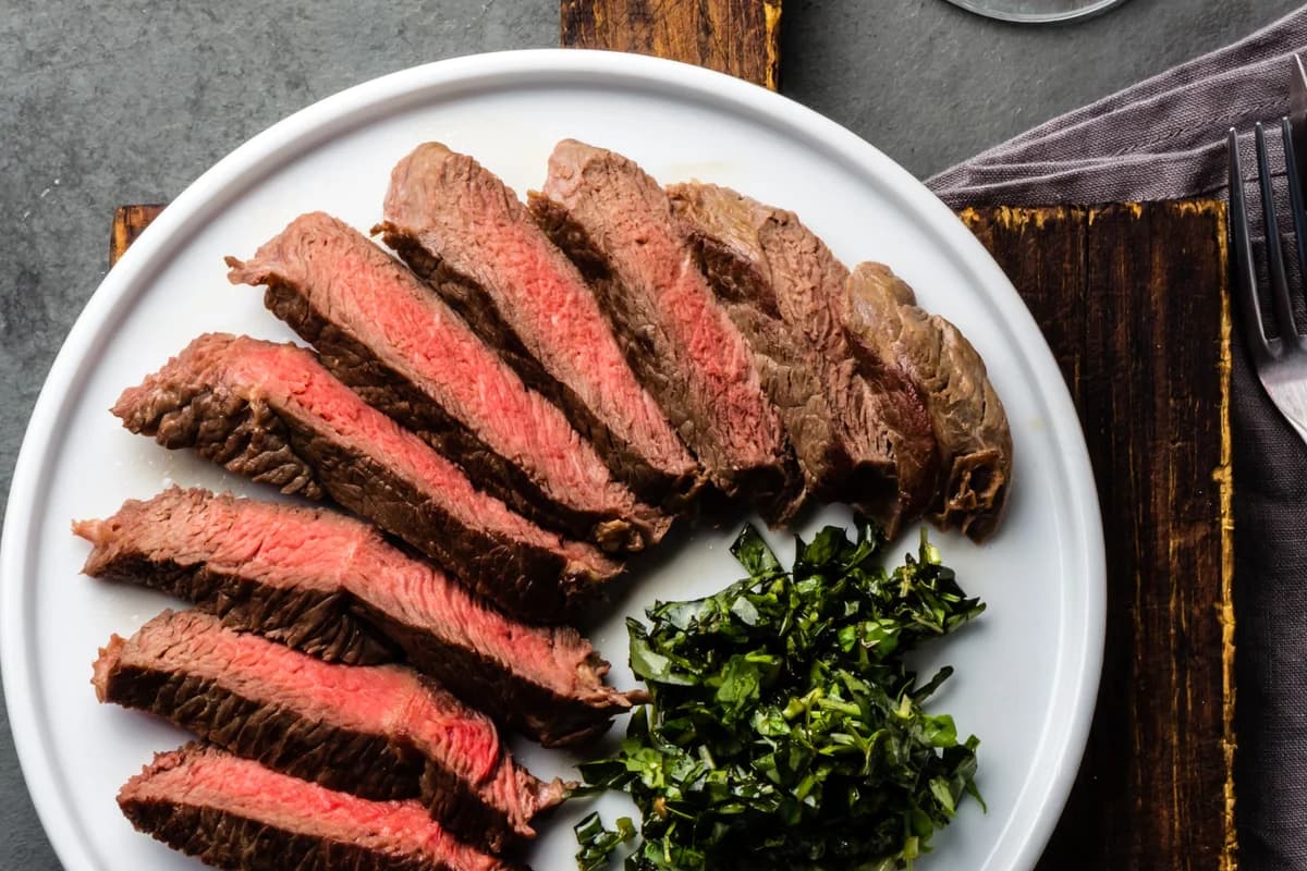Ribeye Sellado en Sartén con Salsa de Vino Tinto